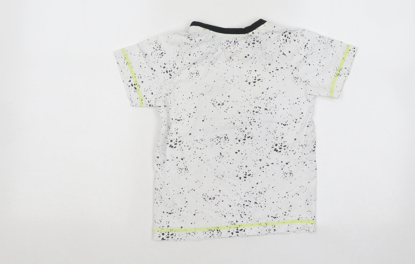 Matalan Boys White Geometric Cotton Basic T-Shirt Size 8 Years Round Neck Pullover - Skull Paint Splatter