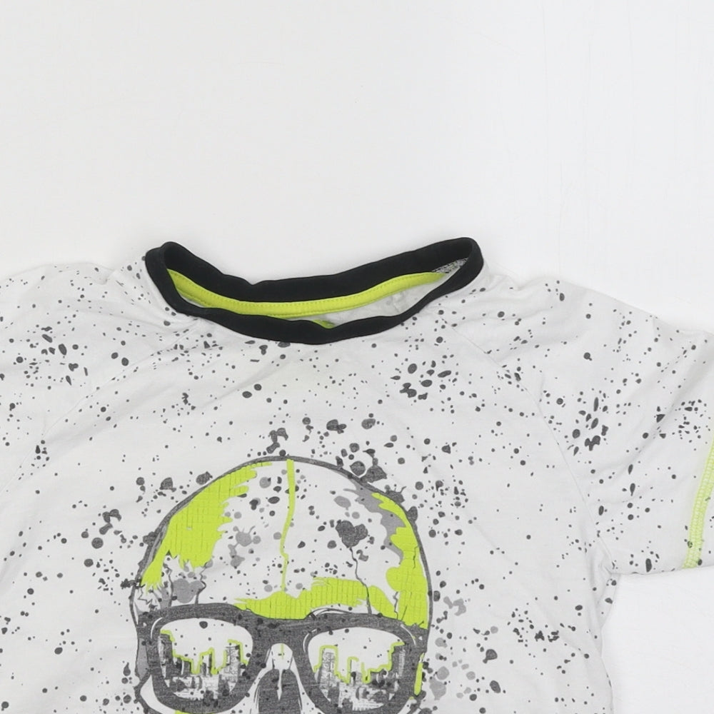 Matalan Boys White Geometric Cotton Basic T-Shirt Size 8 Years Round Neck Pullover - Skull Paint Splatter