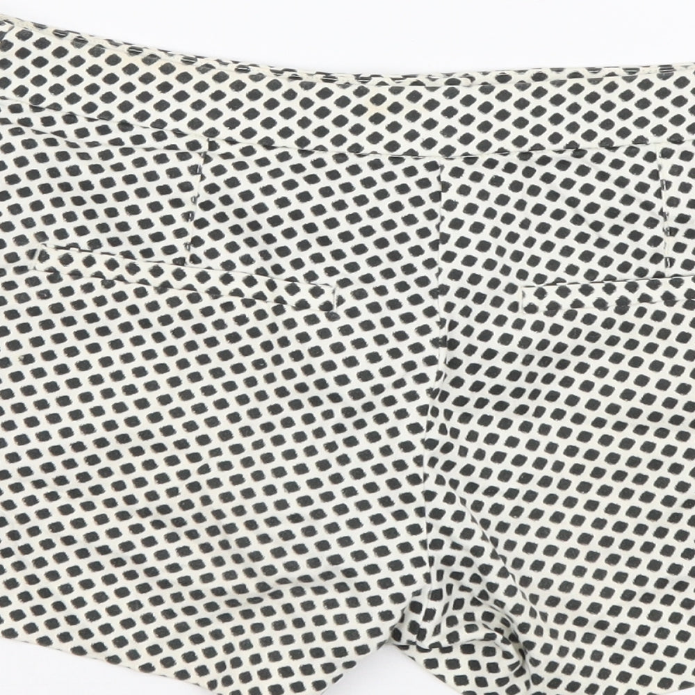H&M Womens White Geometric Cotton Cut-Off Shorts Size XS L3 in Regular Button