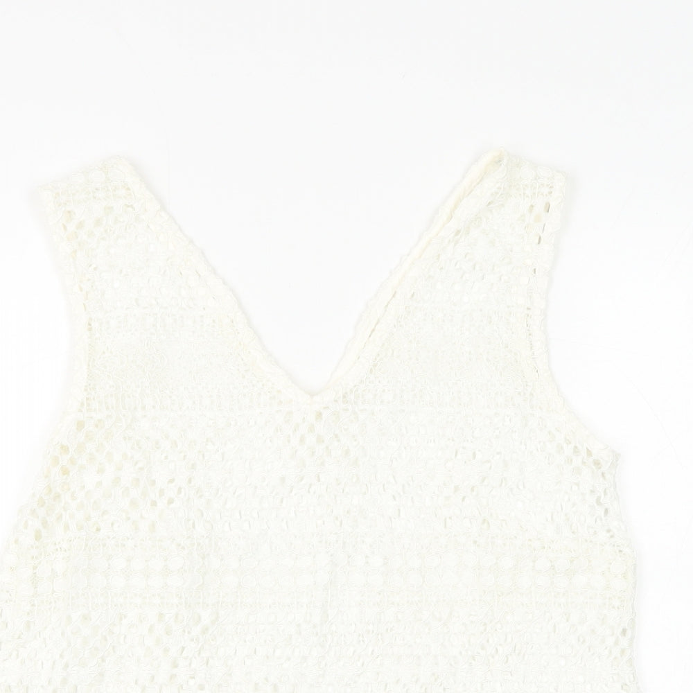 Preworn Womens White Geometric Polyester Basic Blouse Size M V-Neck