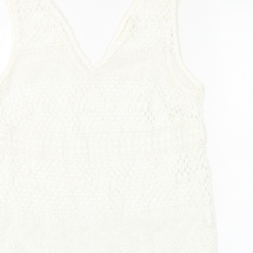 Preworn Womens White Geometric Polyester Basic Blouse Size M V-Neck