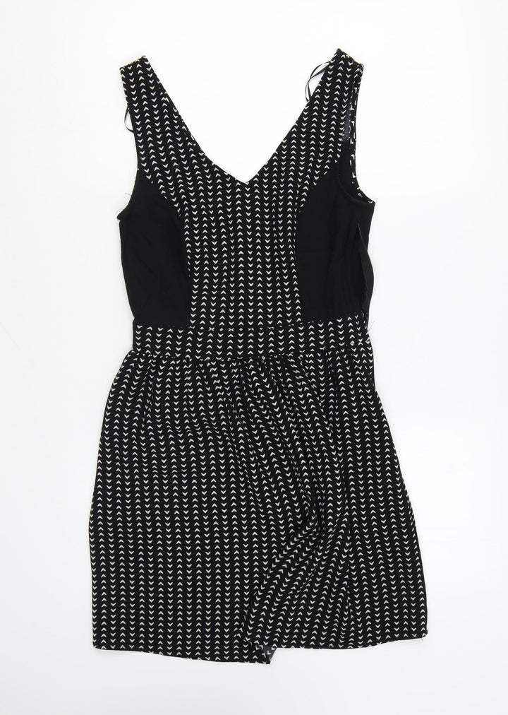 H&M Womens Black Geometric Polyester Fit & Flare Size 8 V-Neck Zip