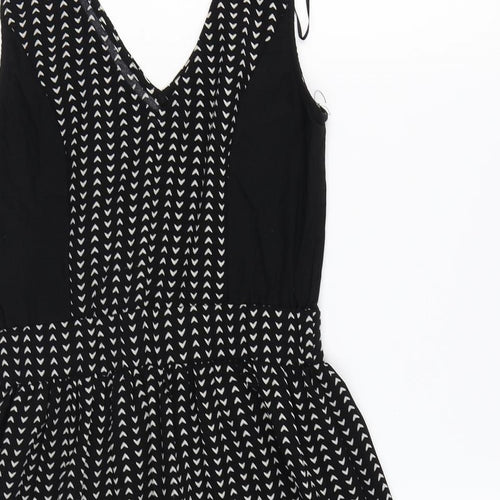 H&M Womens Black Geometric Polyester Fit & Flare Size 8 V-Neck Zip