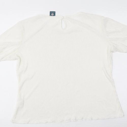 Amber Womens White Polyester Basic T-Shirt Size 14 Round Neck