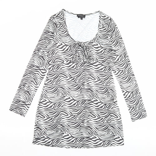Wednesdays Girl Womens White Animal Print Polyester A-Line Size M Scoop Neck Pullover