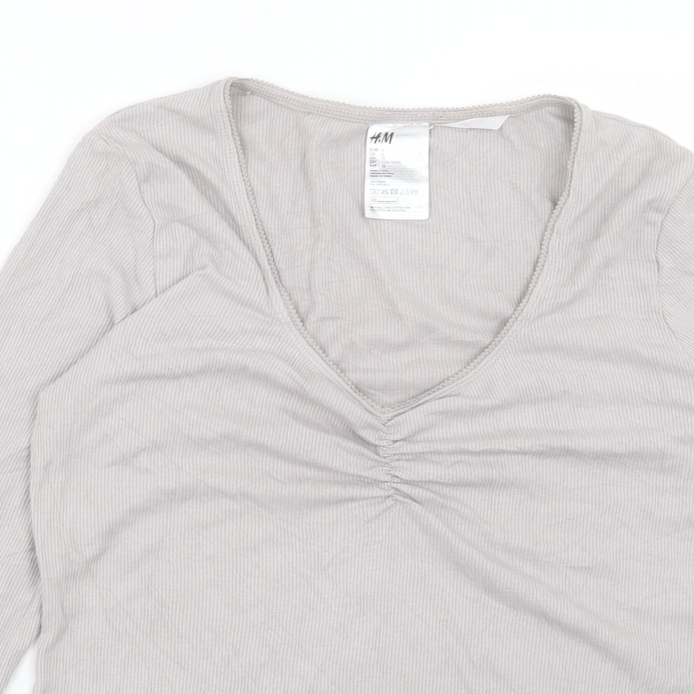 H&M Womens Grey Cotton Basic T-Shirt Size L V-Neck - Lettuce Edging