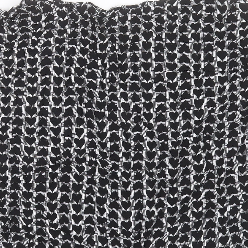 Primark Womens Black Geometric Viscose Basic T-Shirt Size 16 Crew Neck - Heart Pattern