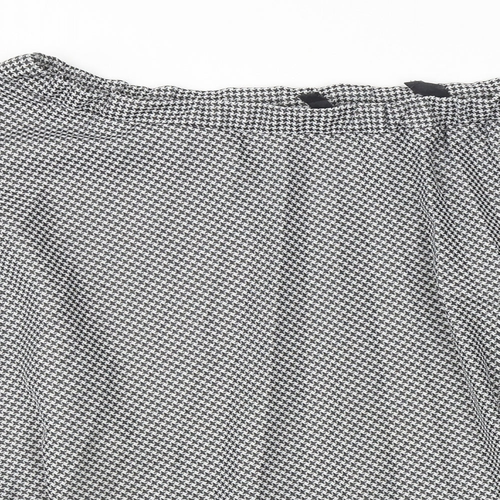 Preworn Womens Black Geometric Polyester Skater Skirt Size 20 - Size UK 20-22