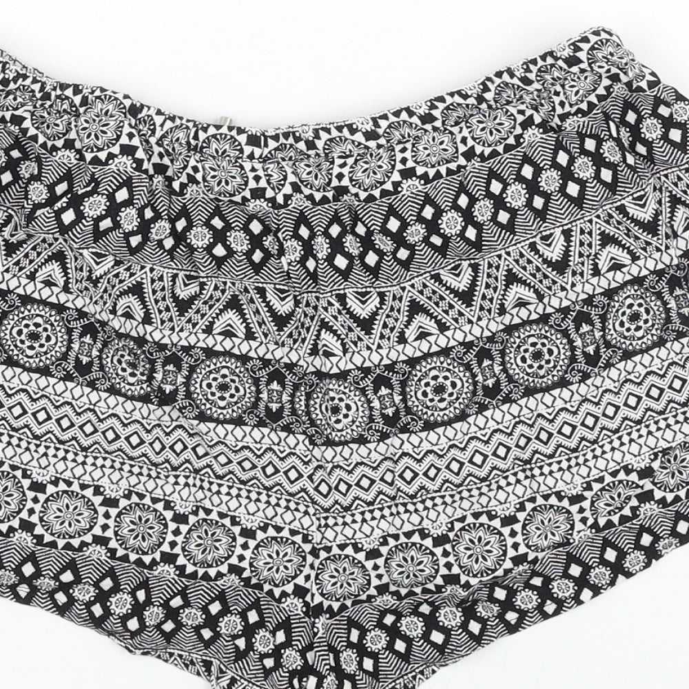 H&M Womens Black Geometric Viscose Hot Pants Shorts Size 8 L3 in Regular Drawstring