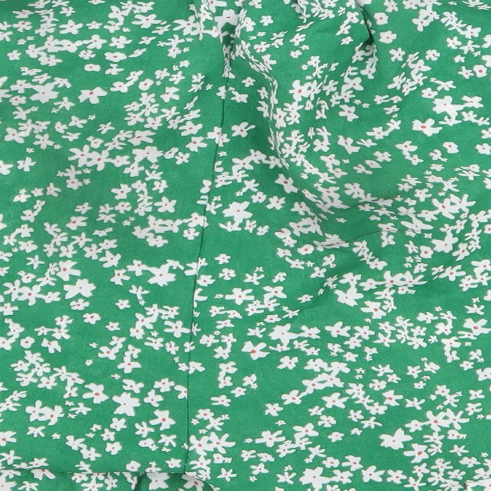 SheIn Womens Green Floral Polyester Bermuda Shorts Size M L3 in Regular Pull On