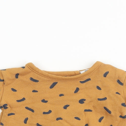 Preworn Baby Orange Geometric 100% Cotton Basic T-Shirt Size Newborn Round Neck Snap