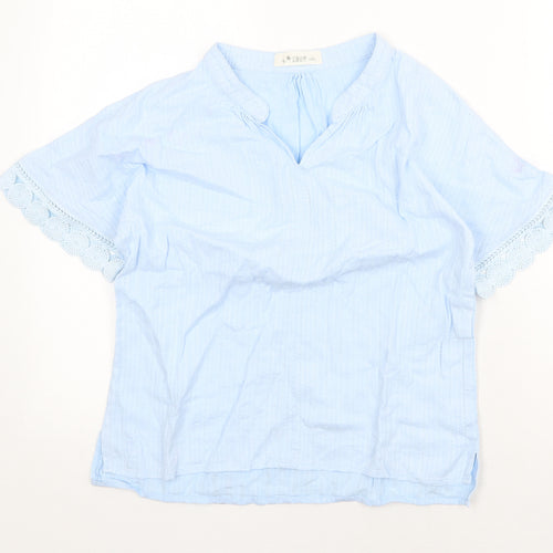 Preworn Womens Blue Cotton Basic T-Shirt Size L V-Neck - Crochet Trim
