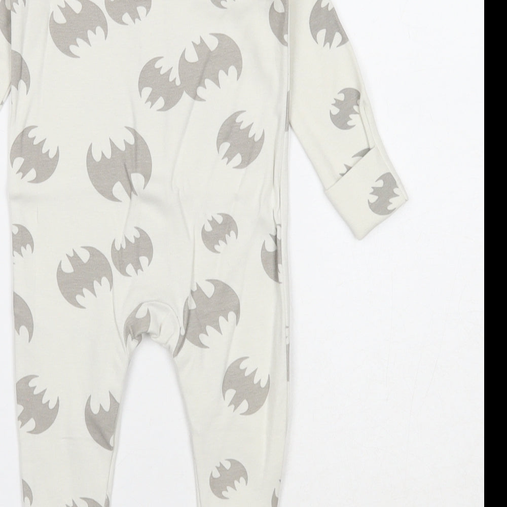 George Boys Ivory Geometric Cotton Babygrow One-Piece Size 3-6 Months Snap - Sleepsuit, Batman