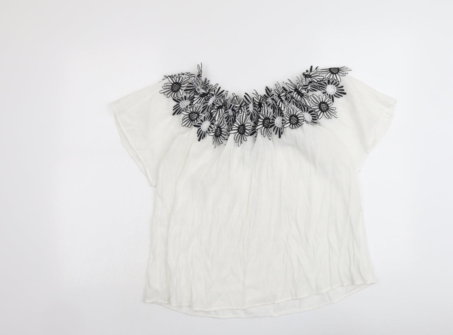 NB Avenue Womens Ivory Polyester Basic T-Shirt Size S Round Neck - Flower Detail