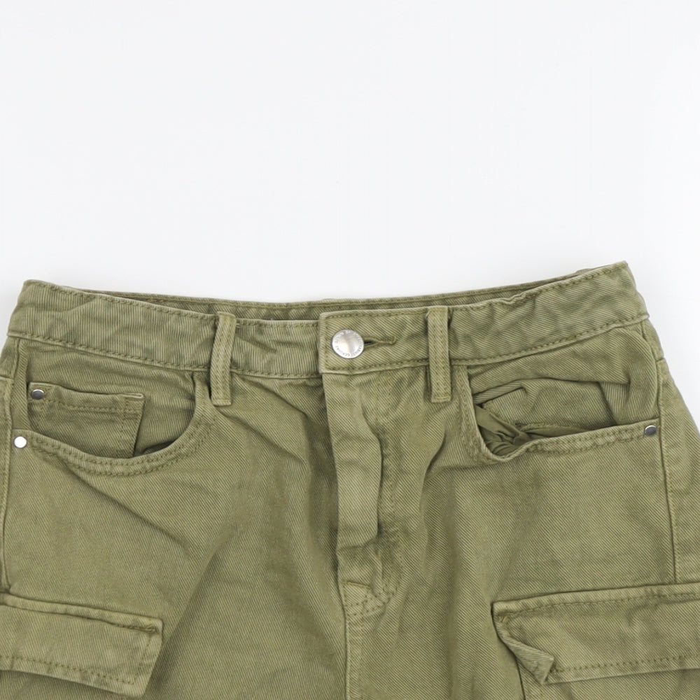Stradivarius Womens Green Cotton Cargo Shorts Size 8 L3 in Regular Button